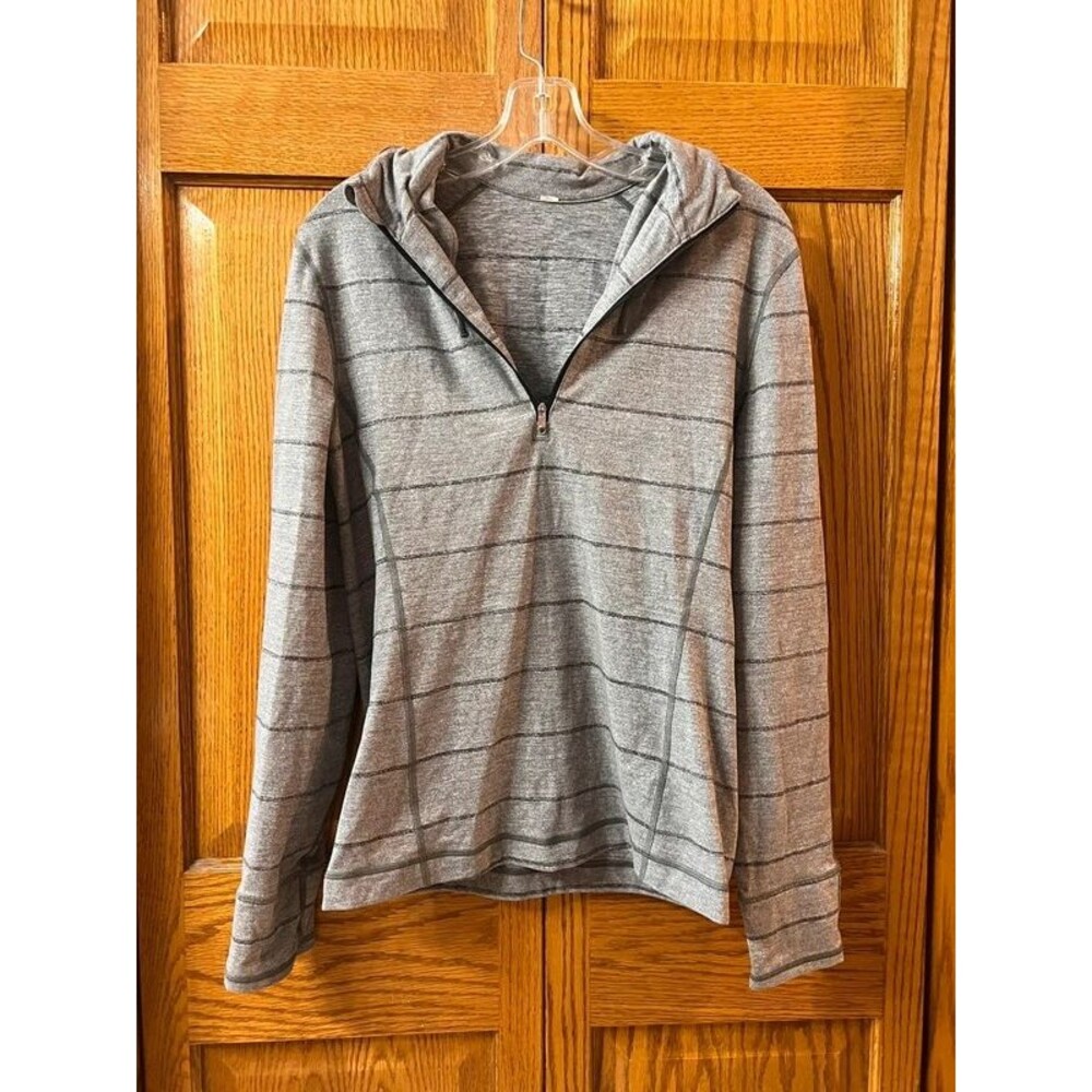 Lululemon Gray Striped Half Zip Hooded Pullover Womenโs S/M Thumbhole Athletic